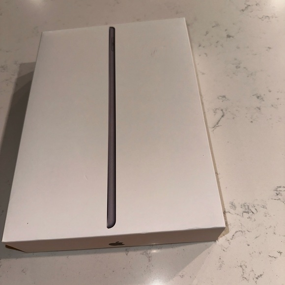 Apple iPad 8th Generation 32GB EMPTY BOX ONLY - - Picture 2 of 7